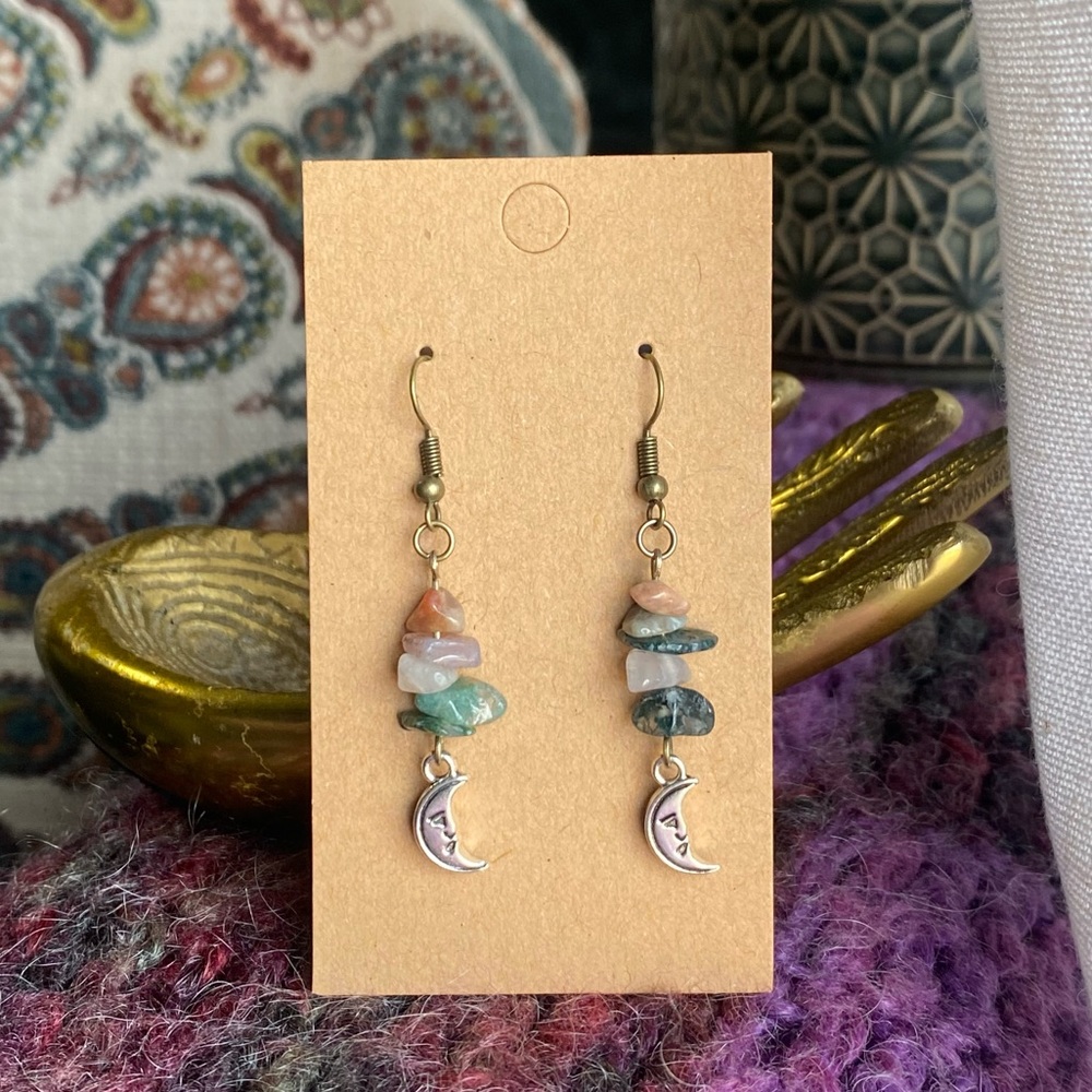 handmade boho indian agate natural crystal moon charm earrings 🪴🌙
